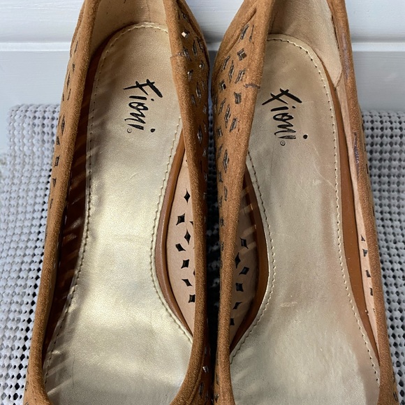 FIONI - Picture 2 of 4